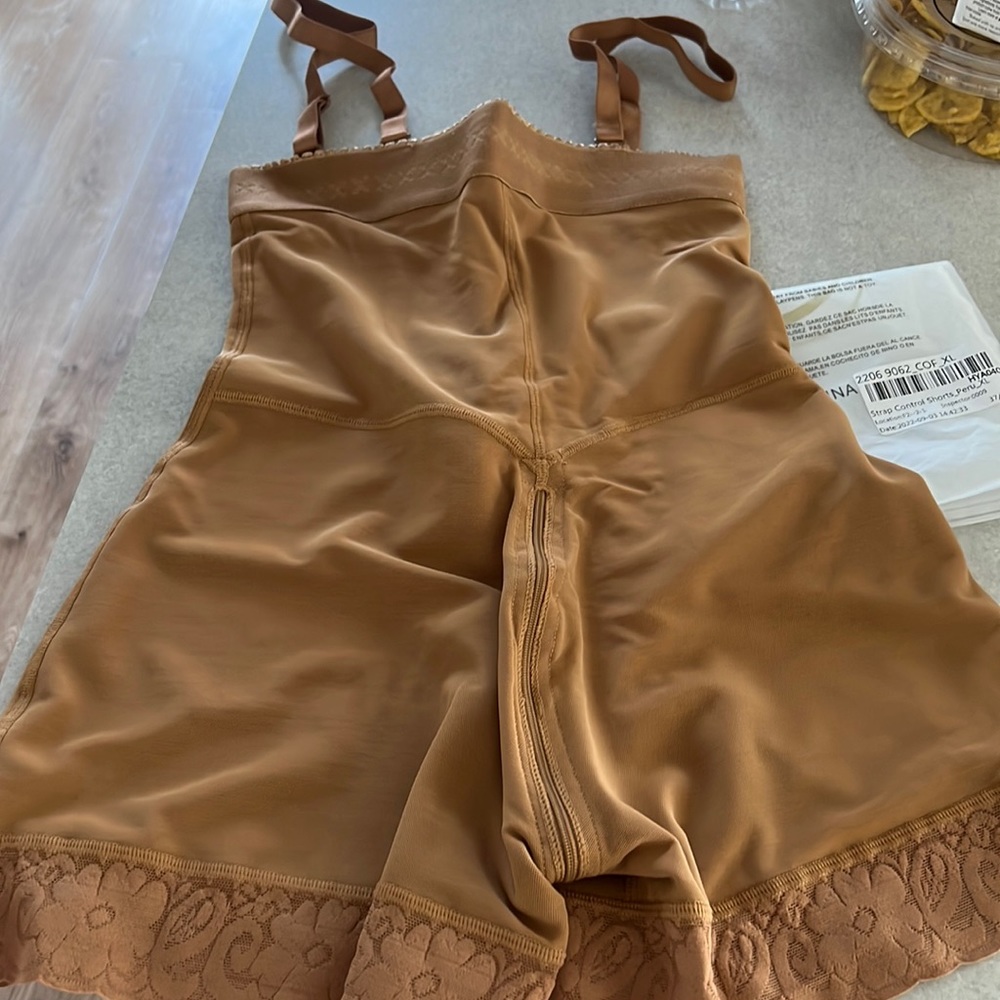 Chic curve Body shaper never worn